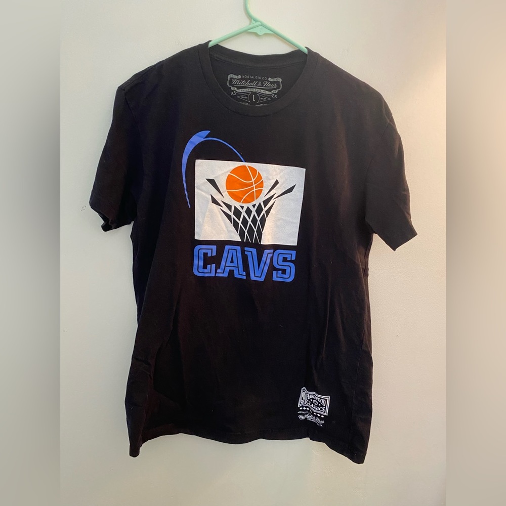 Cleveland Caveliers Hardwood Classic, Graphic Tee, Men’s, Large, Black.